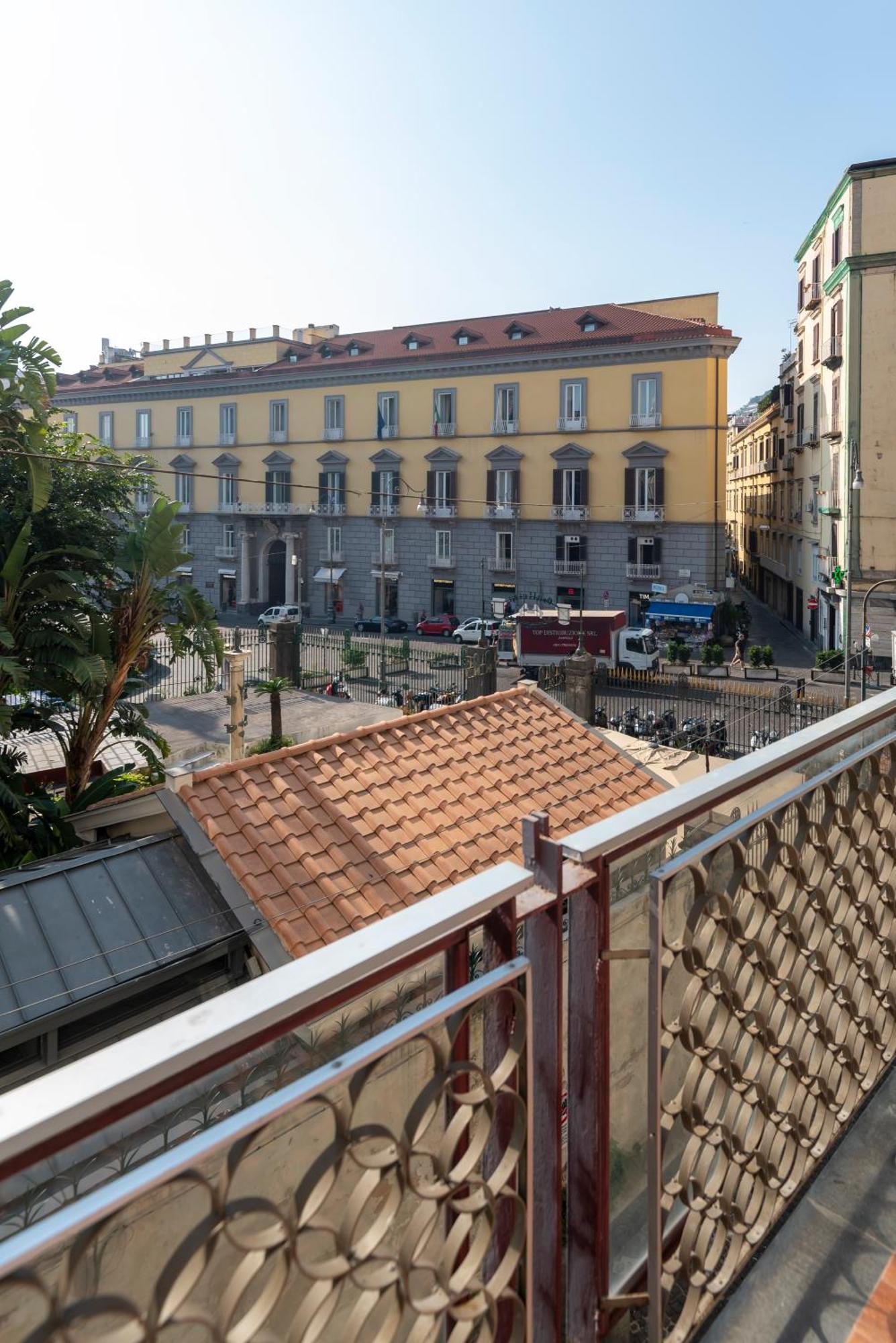Well Suites - Piazza Dei Martiri Napels Buitenkant foto